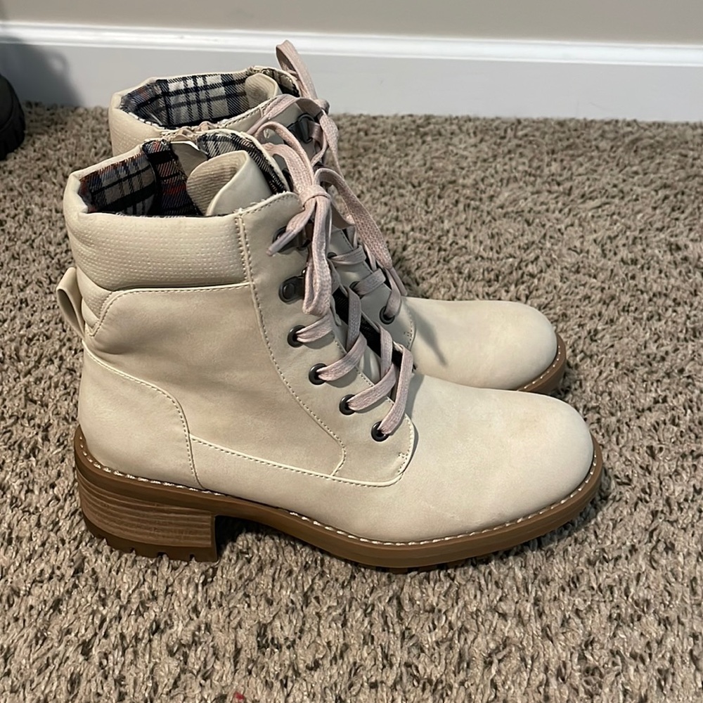 Brand New Crown Vintage Boots